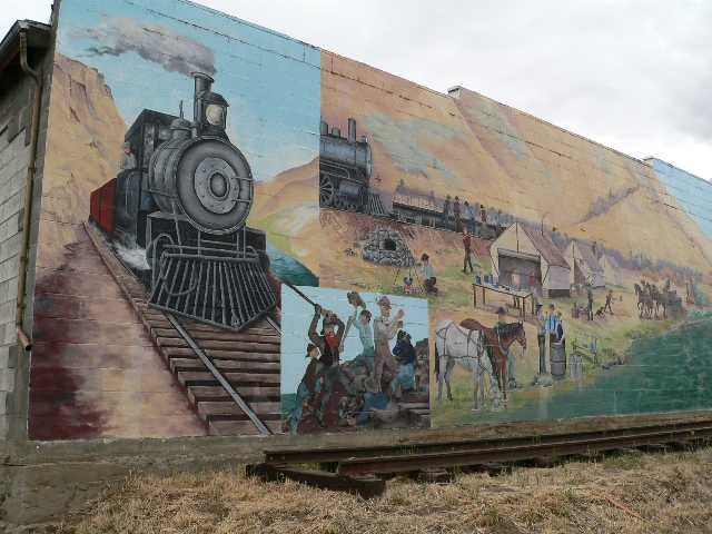 Maupin, Oregon sit high above the Deschutes river and is the start of ...