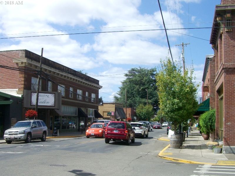 Carlton, Oregon, lies just north of McMinnville on the Tualatin Valley ...